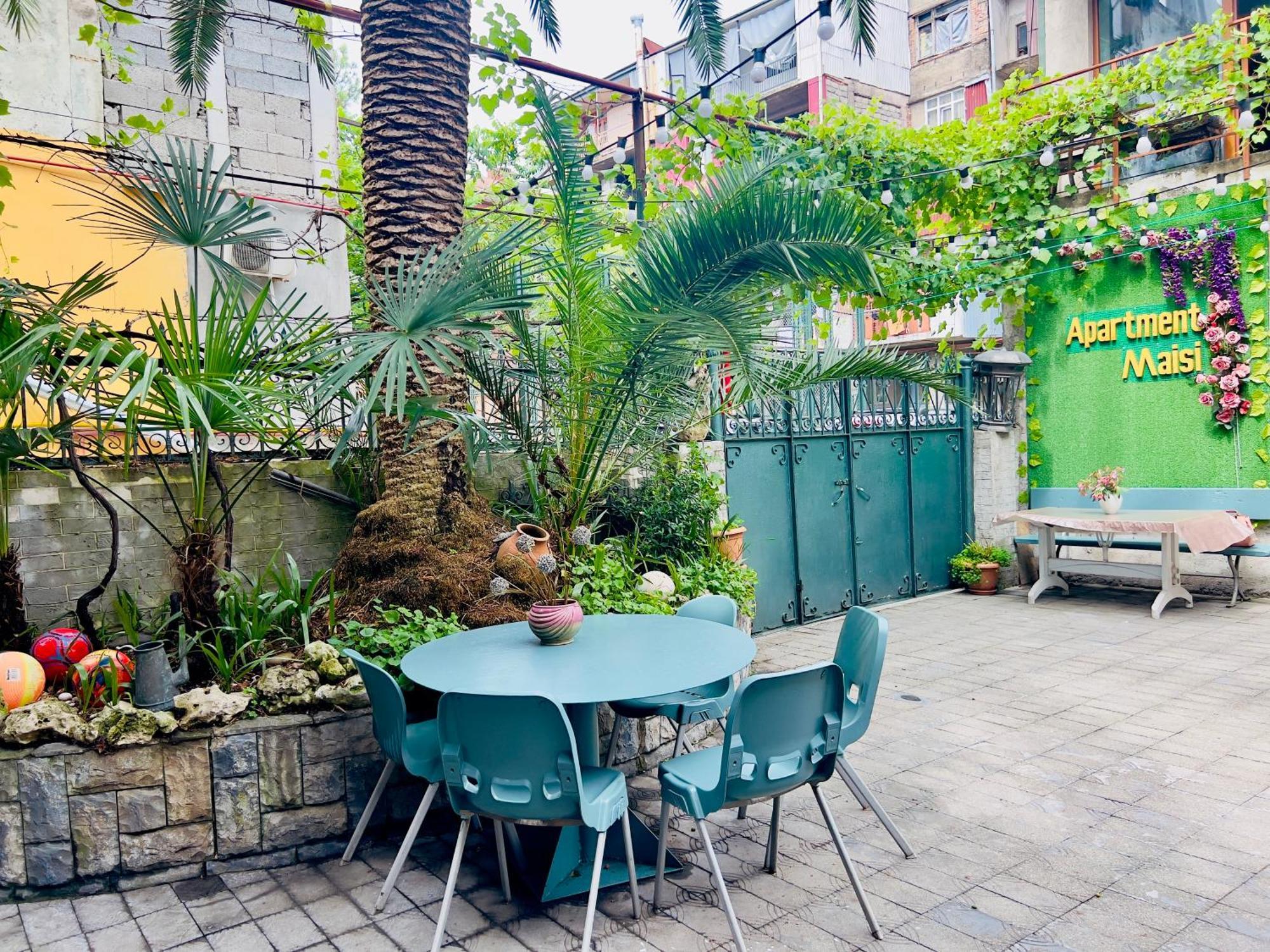 Apartment Maisi Batumi Exterior foto